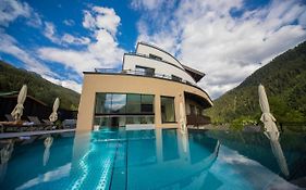 Heart Hotel Grischuna